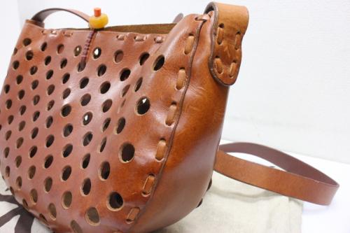 アンリークイールのショルダーバッグ