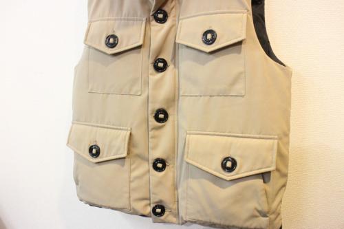 カナダグースのダウンベスト