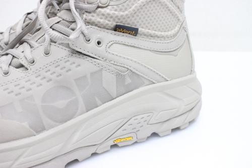 ホカオネオネのスニーカー