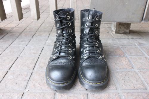 ト゛クターマーチンのブーツ