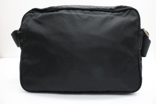 プラダのショルダーバッグ