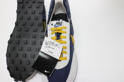 コラボスニーカー