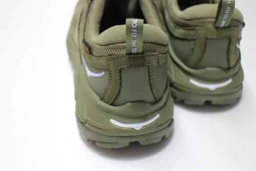 ホカ オネオネのスニーカー