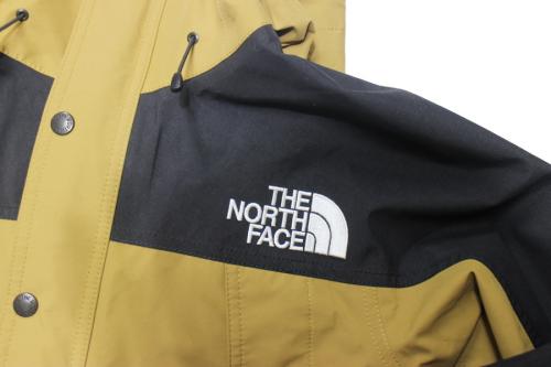 マウンテンパーカーのタン