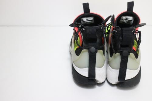 ナイキ×アクロニウムのエアプレスト