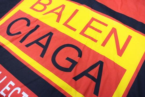 バレンシアガのオーバーサイズシャツ