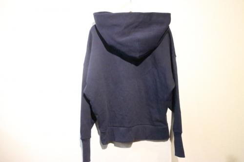 ダムフランクのプルオーバーパーカー