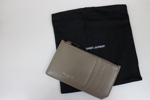 ラグジュアリーブランドのSaint Laurent Paris