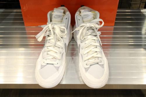 サカイ×ナイキの'Blazer Mid‘ スニーカー