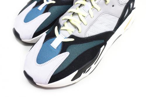YEEZY BOOST 700　スニーカーの古着買取