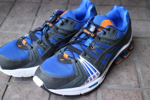 アシックス×アフィックスのコラボスニーカー