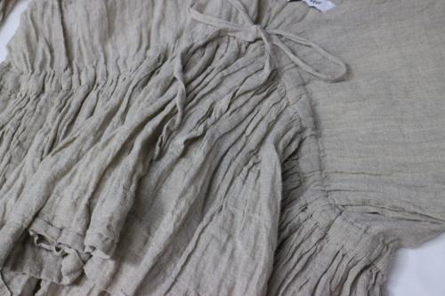 ヴェリテクールのシャーリングブラウス