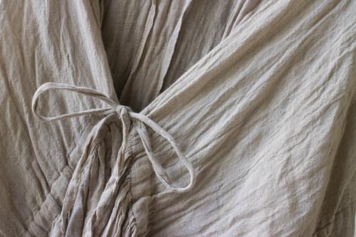 シャーリングブラウスのレディース