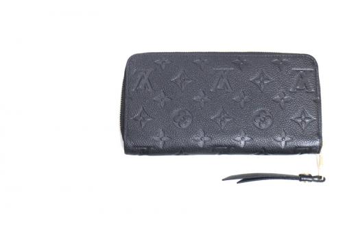 ナイキのジッピーウォレット