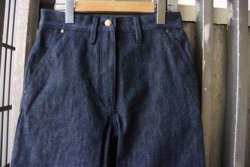 スタジオニコルソンのワイドデニムパンツ