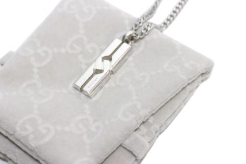 グッチのプレートネックレス