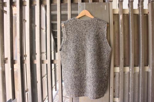 メゾンマルジェラのニットべスト