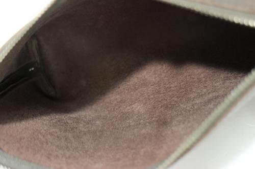 エンダースキーーのレザーポーチ