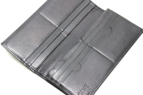 ロエベのロングウォレット