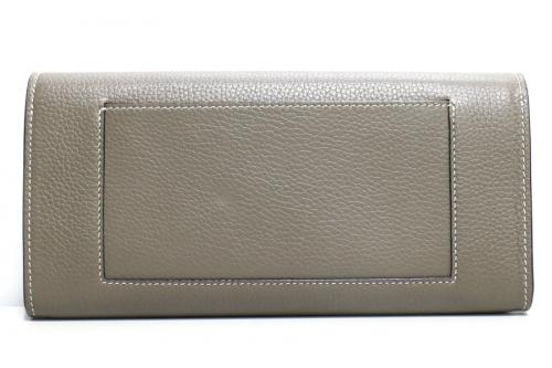 セリーヌのラージフラップレザーウォレット