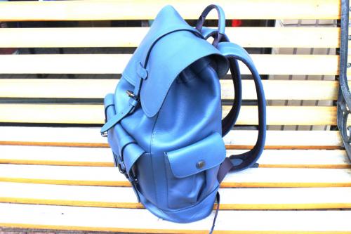 コーチのレザーバックパック ネイビー ハドソン F23202