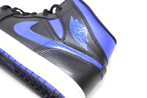 ナイキのAIR JORDAN　1　MID