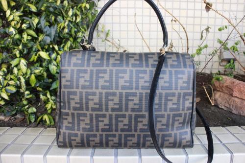 フェンディのズッカ柄2WAYハンドバッグ