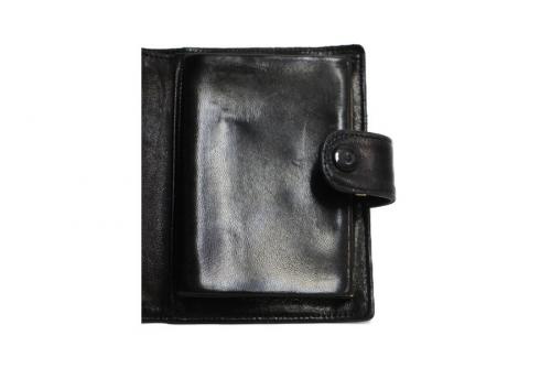 シャネルの2つ折り財布