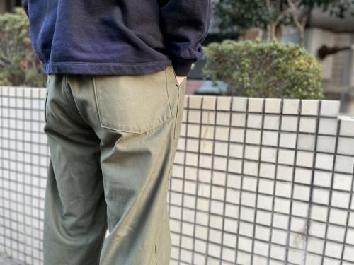 シオタのバックサテンベイカーパンツ