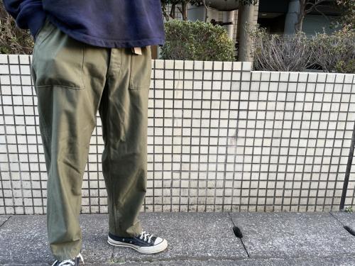 バックサテンベイカーパンツのメンズ