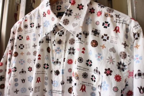バーバリーブラックレーベルの総柄プリントシャツ２点