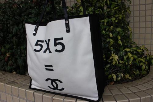シャネルのココマークトートバッグ
