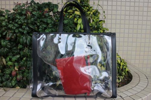 ヴァレンティノのPVCロゴハンドバッグ