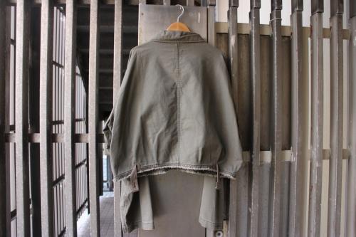 アメリヴィンテージのショートレングスカットオフミリタリージャケット