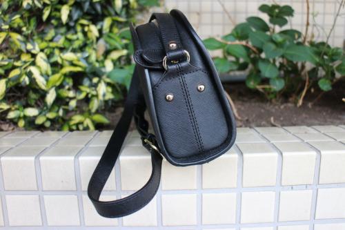 ハーフムーンレザーバッグのレディース