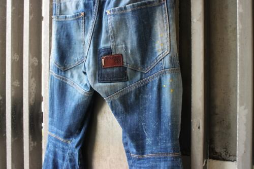 ダメージデニムパンツのメンズ