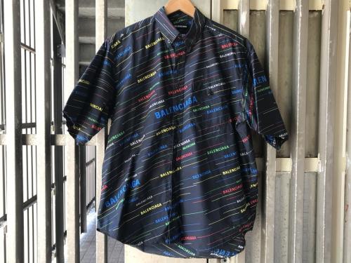 バレンシアガのS/S ロゴマルチカラーシャツ