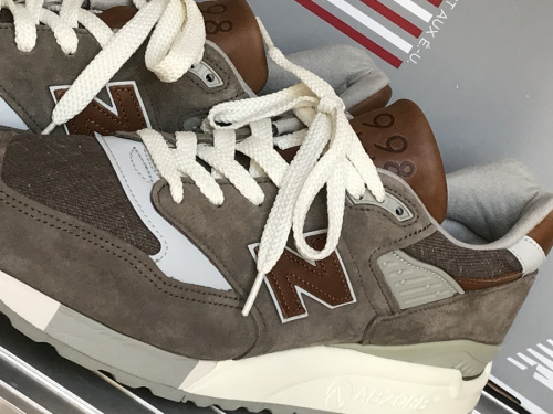 スニーカーのNEW BALANCE