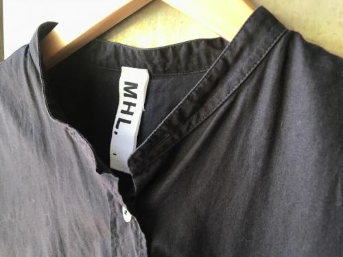 エムエイチエルのバンドカラーシャツブラウス