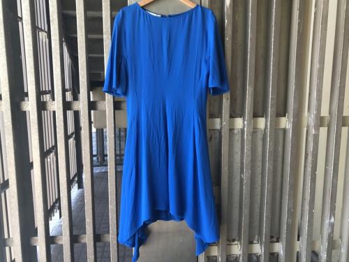 アシンメトリーフレアドレスのレディース