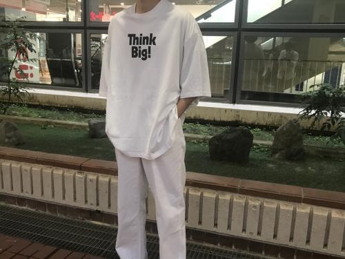 Think Big オーバーサイズ Tシャツのビッグシルエット