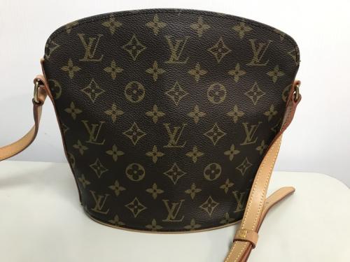 ショルダーバッグのモノグラム