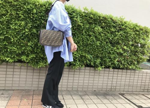 フェンディのズッカ柄ショルダーバッグ