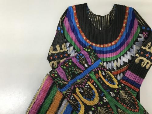 PLEATS PLEASEのプリーツプリーズ