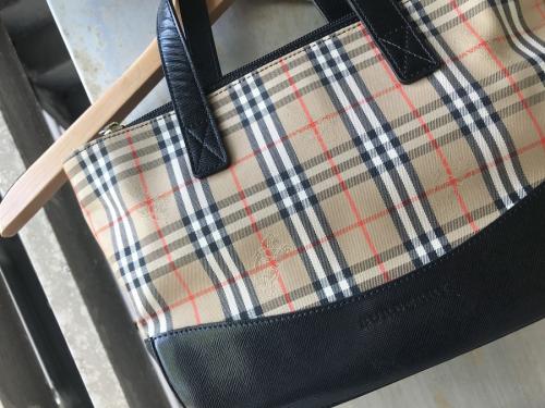 バーバリーのノヴァチェックハンドバッグ