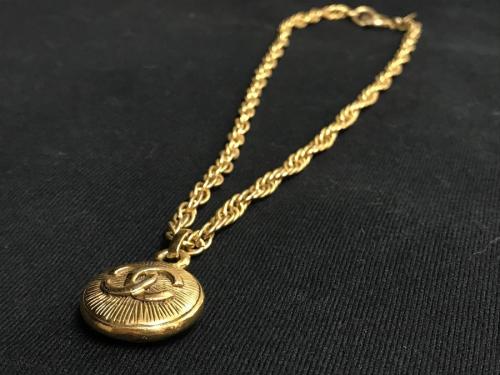 シャネルのココマークネックレス