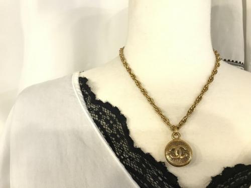 ゴールドネックレス