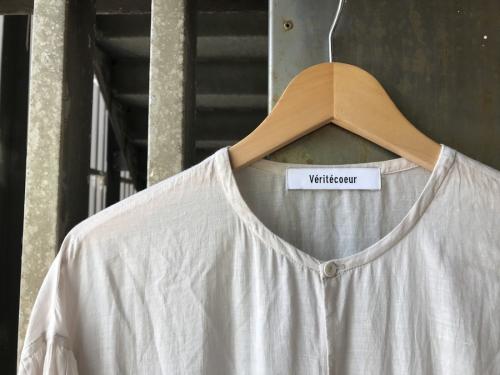 カディコットンギャザーワンピースのマキシワンピース