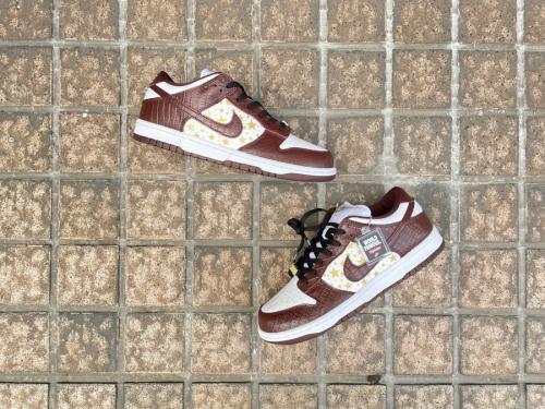 ナイキ×シュプリームのローカットスニーカー