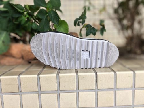 ドクターマーチンのストラップサンダル